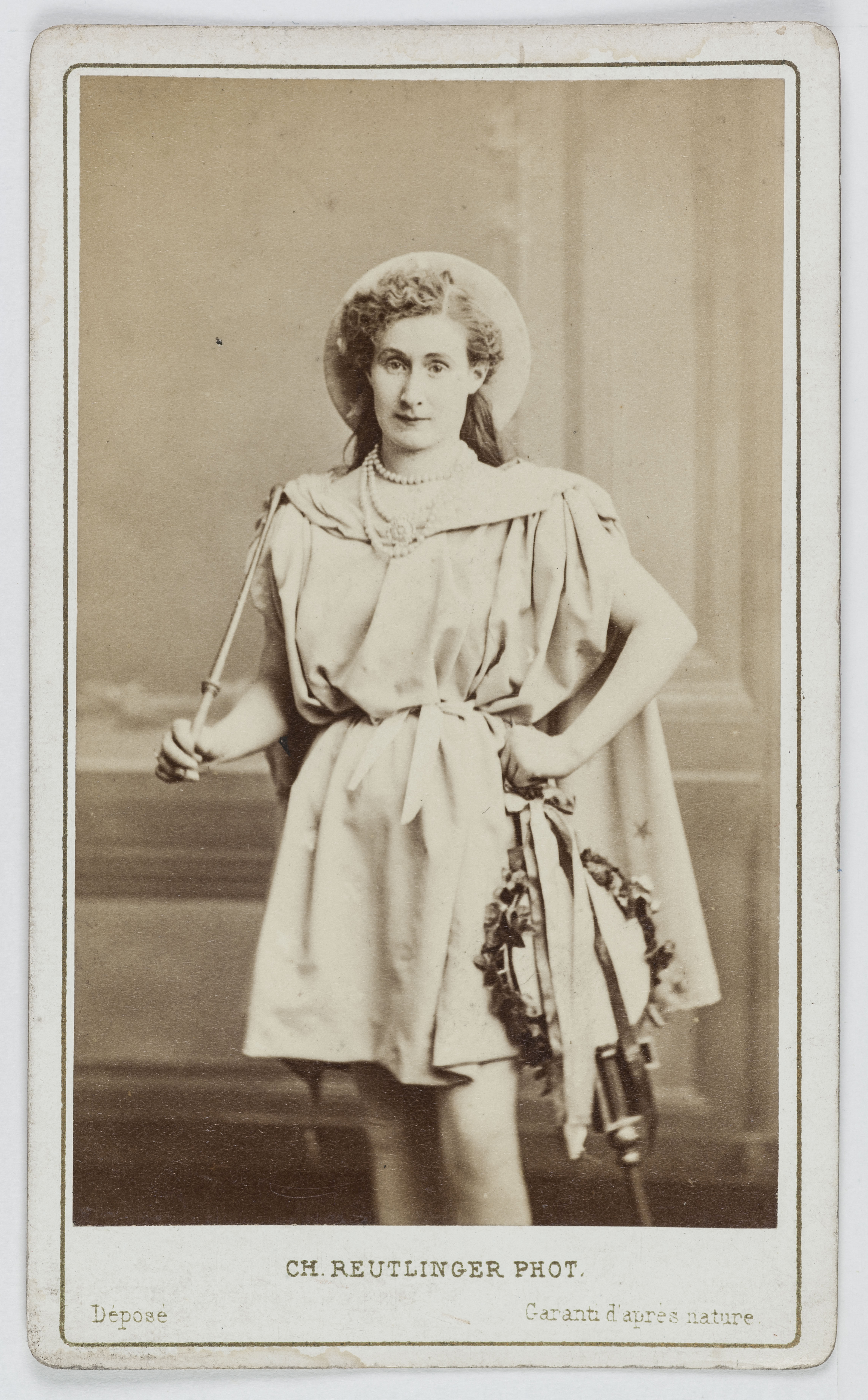 Charles Reutlinger, Portrait de L. Sergent, actrice au Théâtre des Bouffes-Parisiens en 1869.