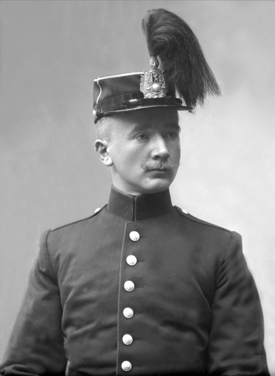 Gustav Borgen, Portrett, mann i kadettuniform.