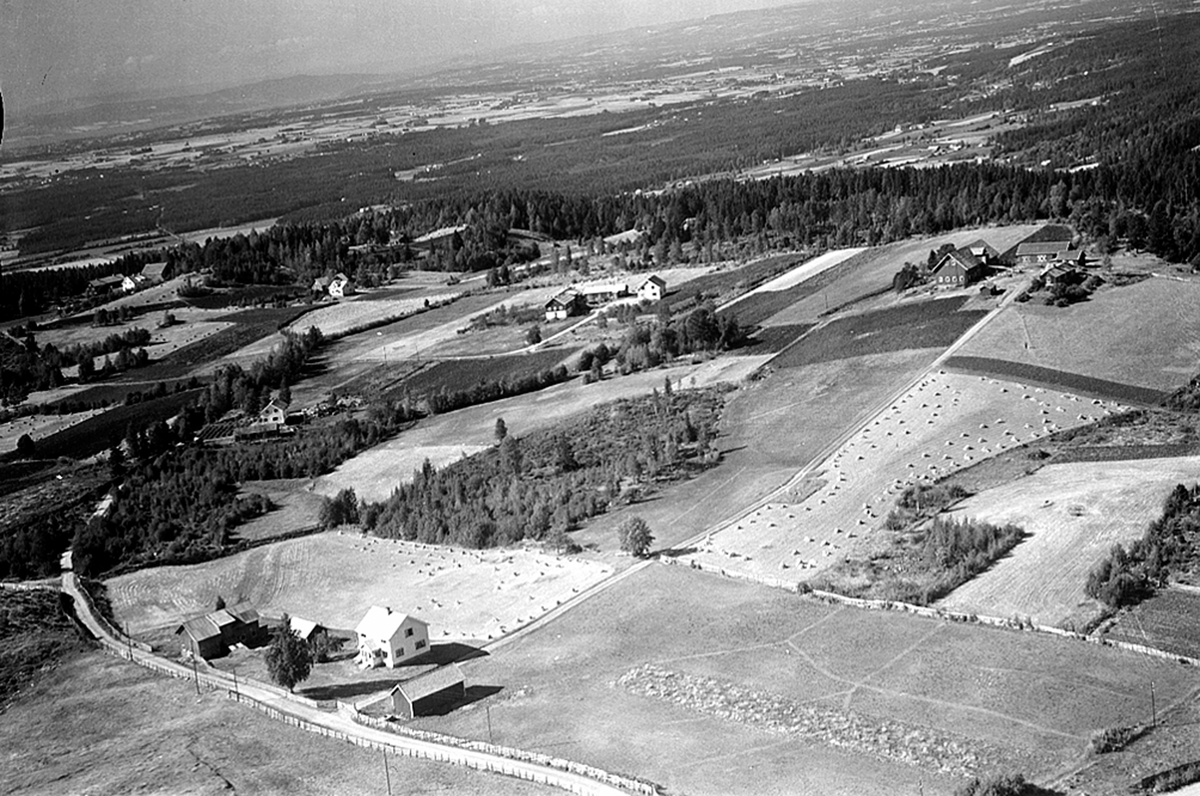 Widerøes Flyveselskap A/S, FLYFOTO (ÅS)ENGEN 373-4, ÅSBYGDA
