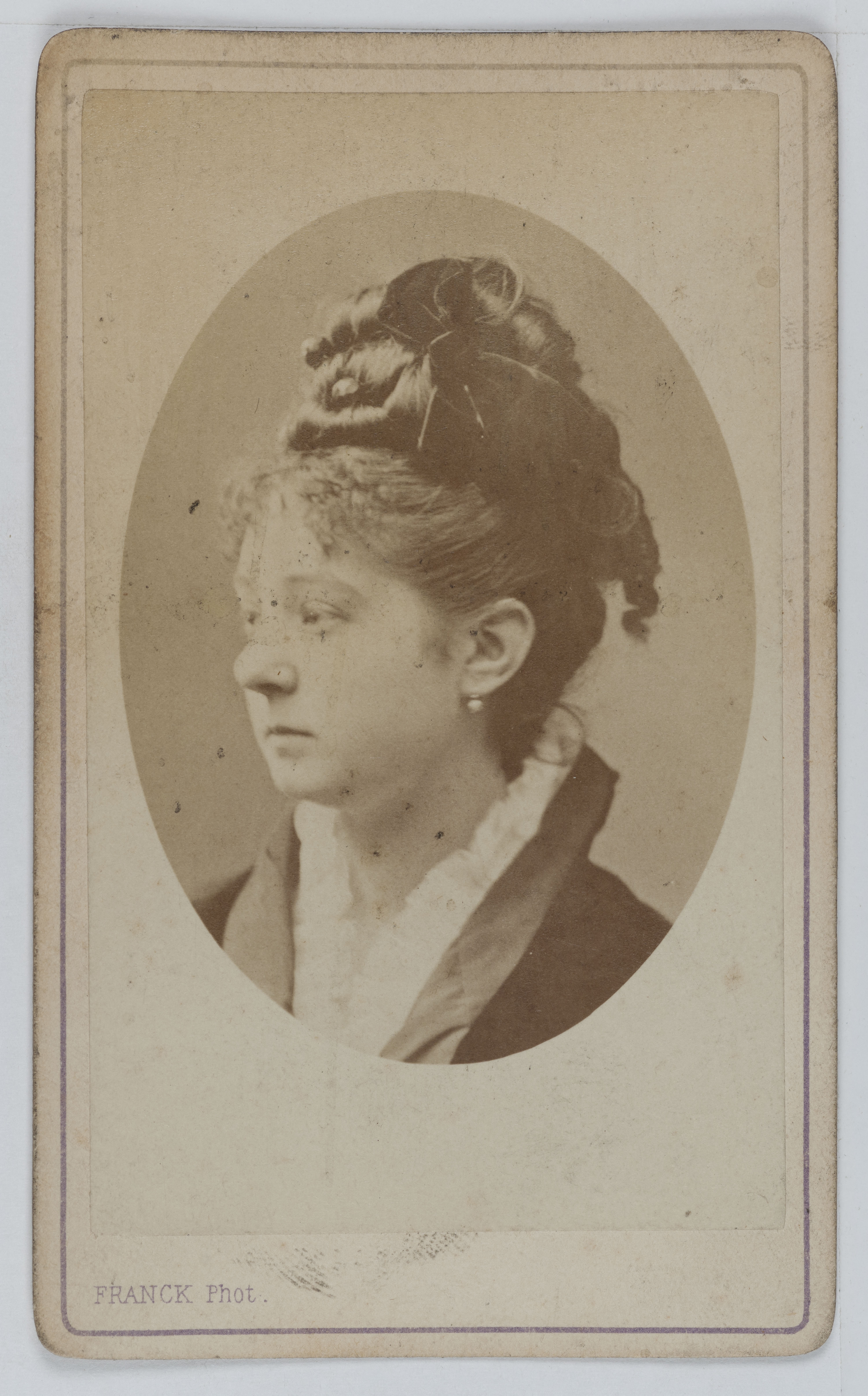 Franck, Portrait de Randgie, actrice au Théâtre de la Porte Saint Martin.