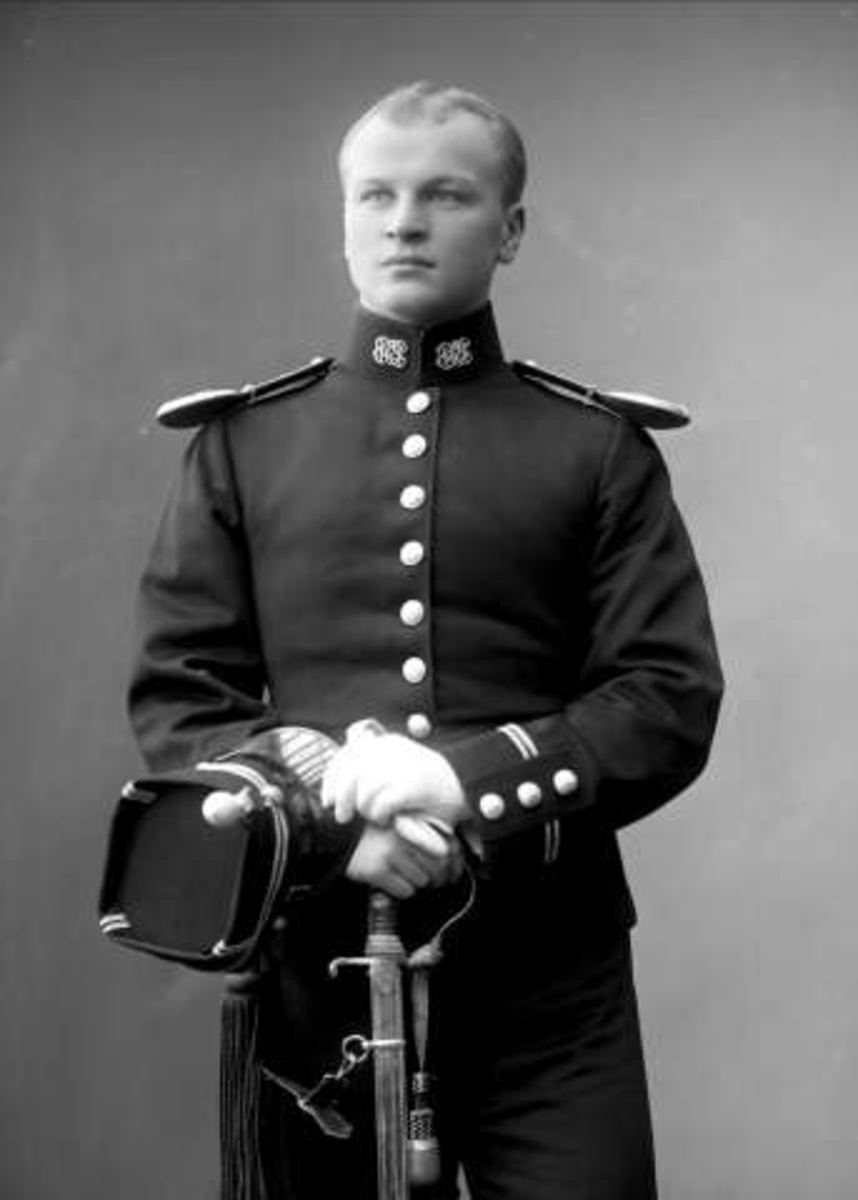 Gustav Borgen, Portrett, mann i uniform. Løytnant Hanneborg.