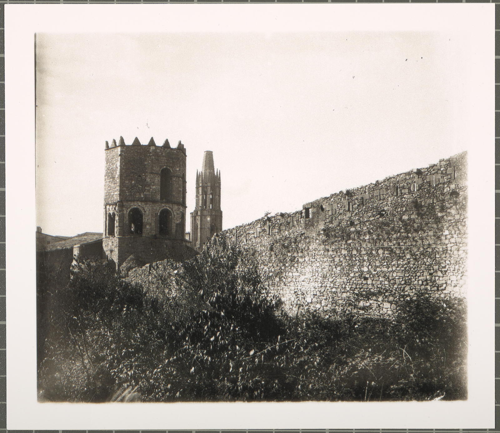 Desconegut, [Wall and church of St. Peter]