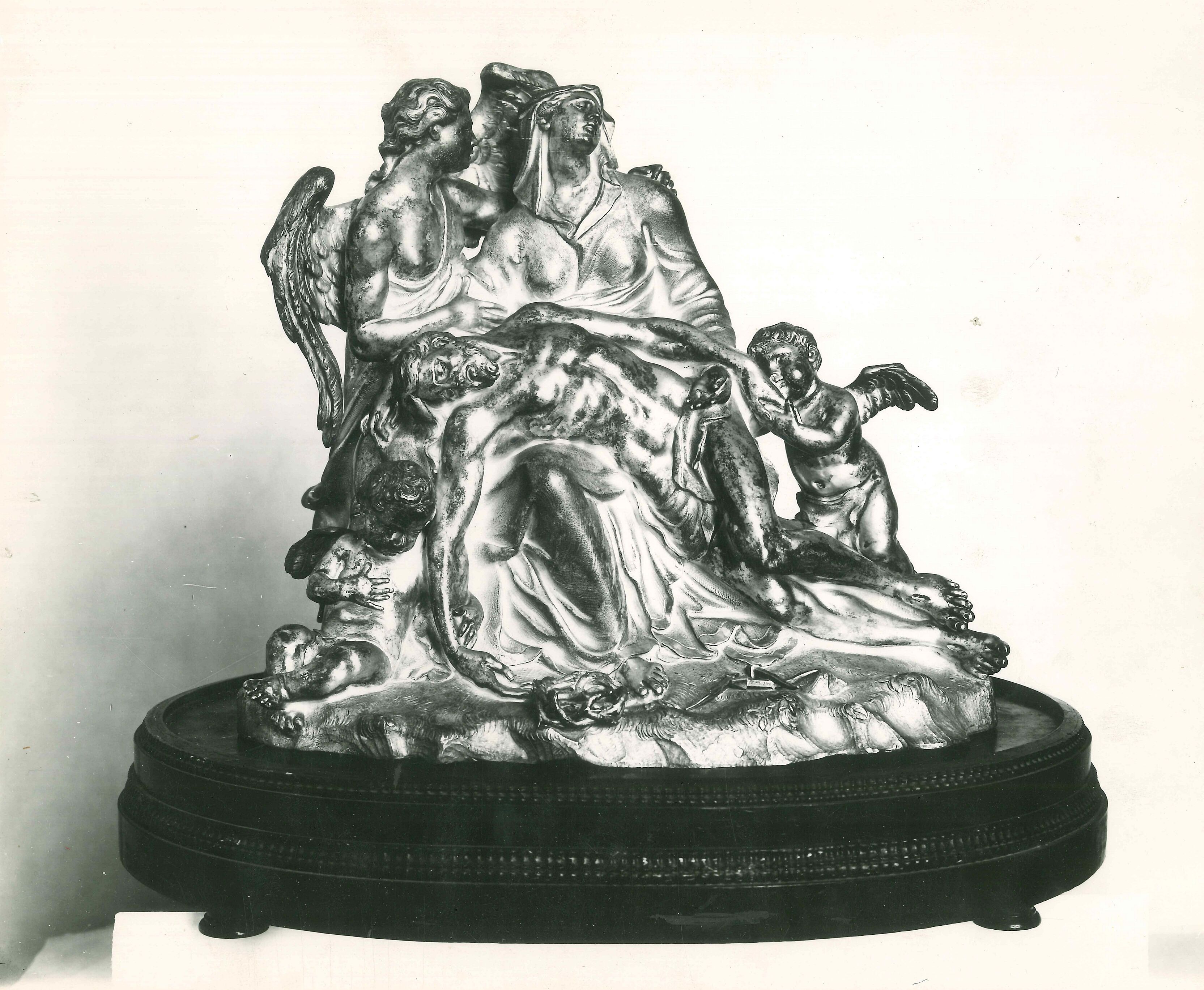 Vladimir Tkalčić, Zagreb - Zagrebačka katedrala - Pietà od srebra, lijevano i cizelirano