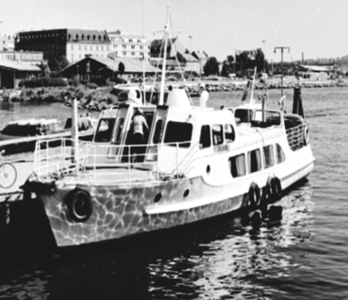 Anno Domkirkeodden, M. S. HELGIN, LITEN PASASJERBÅT, HAMAR BRYGGE