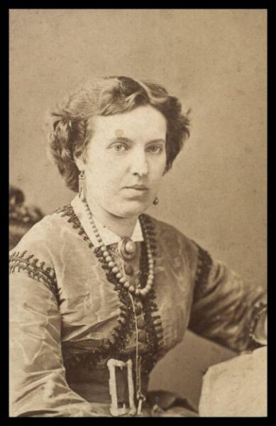 London Stereoscopic and Photographic Company, Guy Little Theatrical Photograph