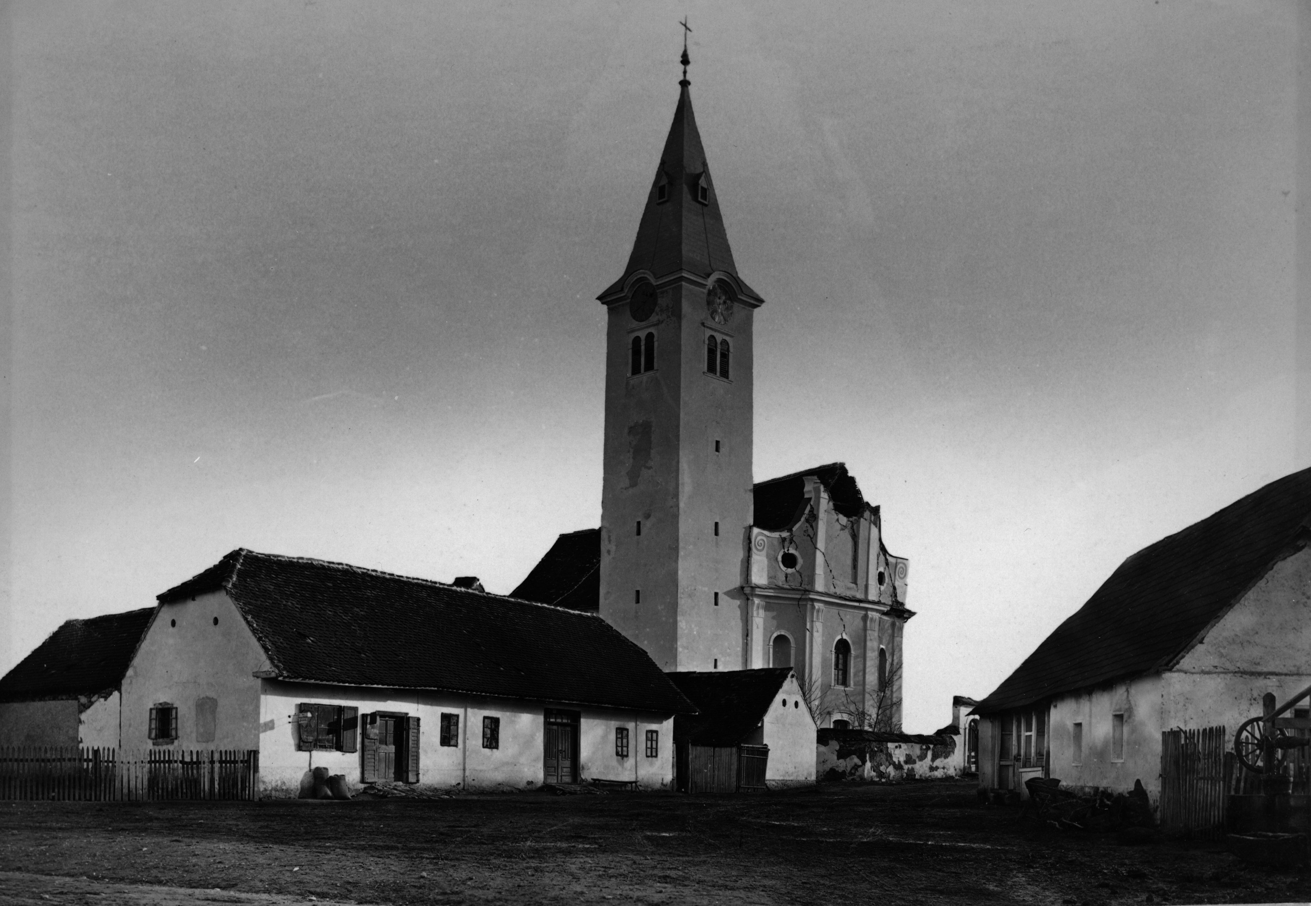 Ivan Standl, Stenjevec, župna crkva Uznesenja Blaženje Djevice Marije, vanjština: pogled na glavno pročelje sa zvonikom, nakon potresa