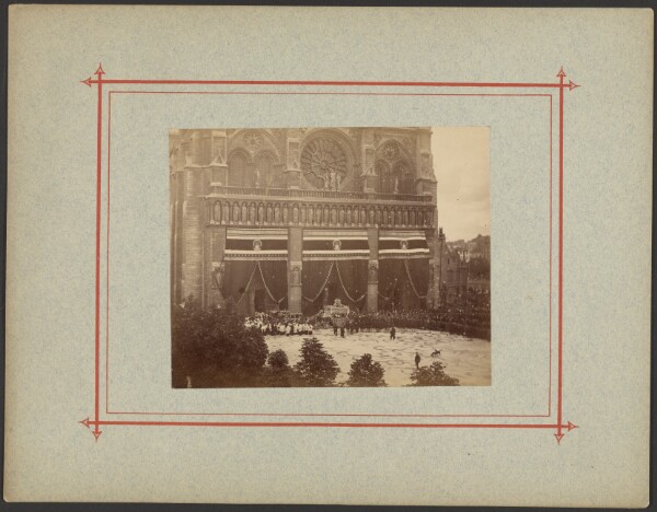 Unknown, [Ceremony in front of Notre-Dame]