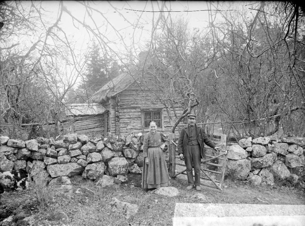 Johan Lundin, Lotta and August Bjuv in front of the sun ship in Åkerby, Funbo parish, Uppland