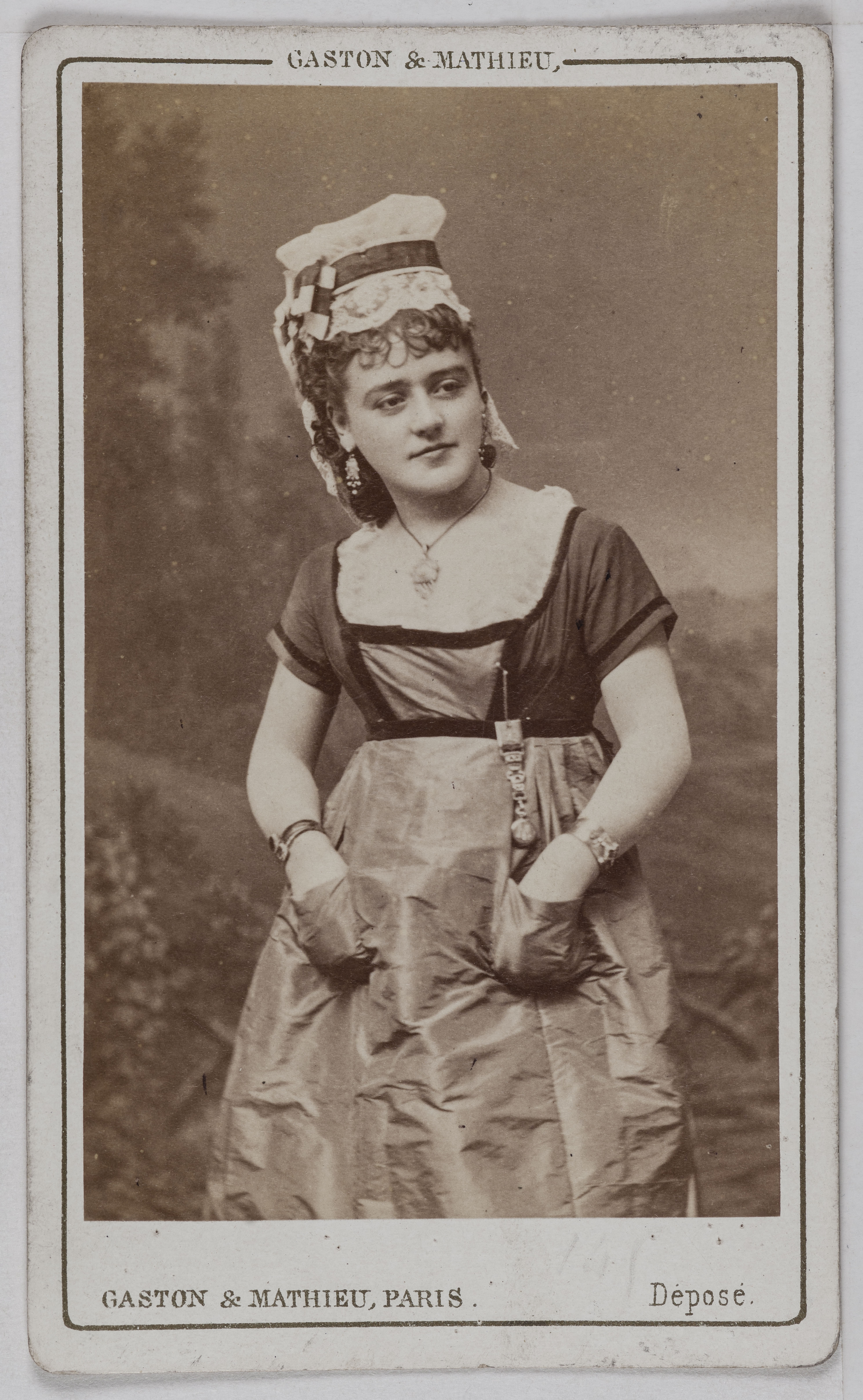 Gaston & Mathieu, Portrait de Marié Paola, (1851-), (sœur de Galli et d'Irma Marié), (actrice)