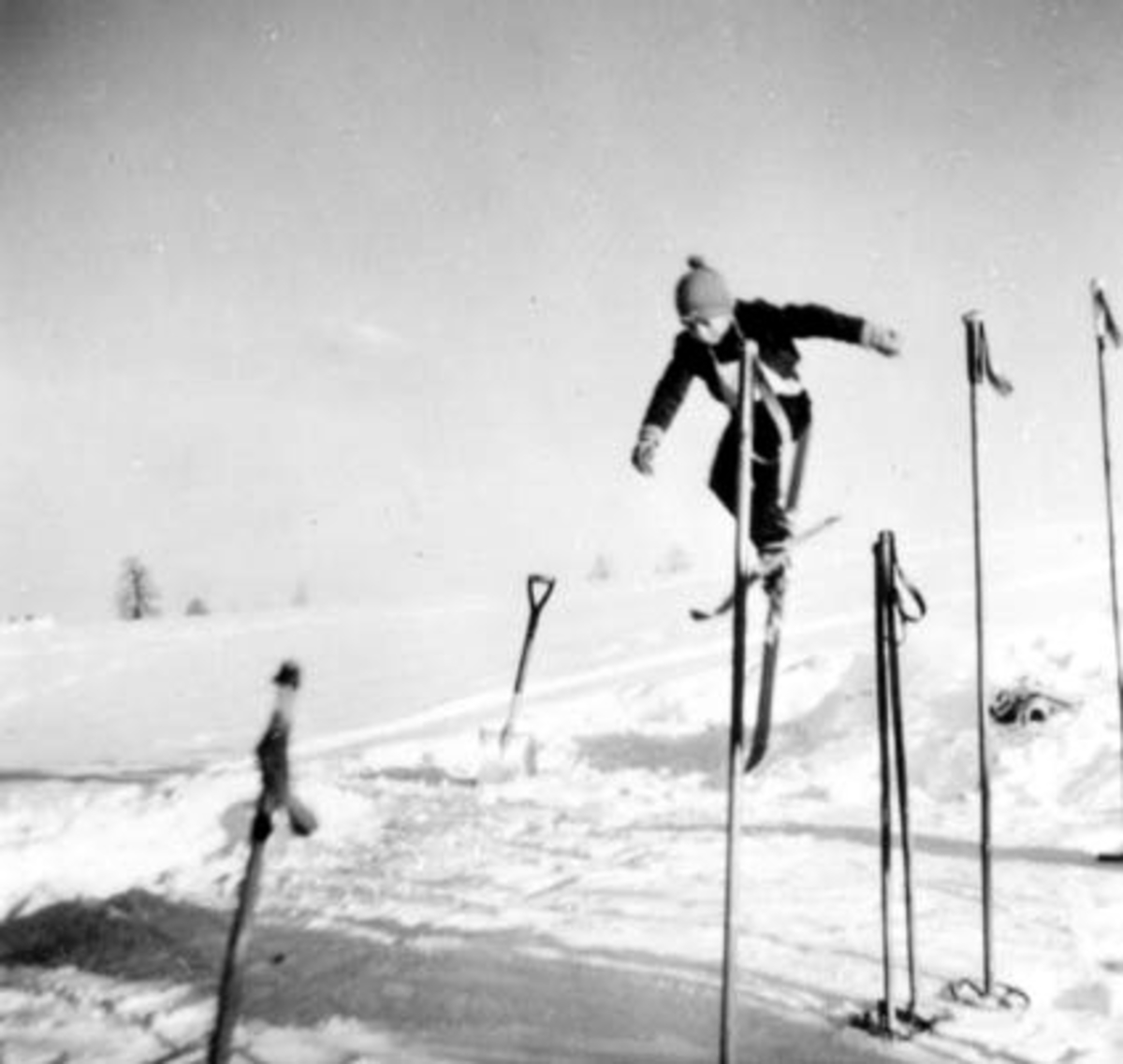 Anno Domkirkeodden, ARNE HANSEN HOPPER PÅ SKI, HOPPRENN FOR GUTTER, VOLUNGEN ØVRE, VALLSET, VINTER