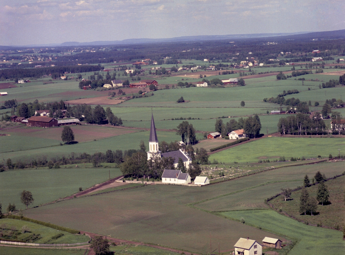 Widerøes Flyveselskap A/S, FLYFOTO ROMEDAL KIRKE
