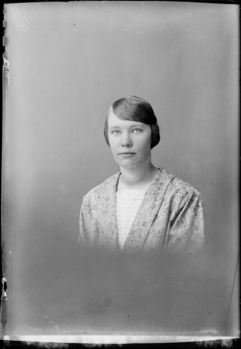 Skötsner-Edhlund, Elin Karlsson från Lund, Valö socken, Uppland 1924