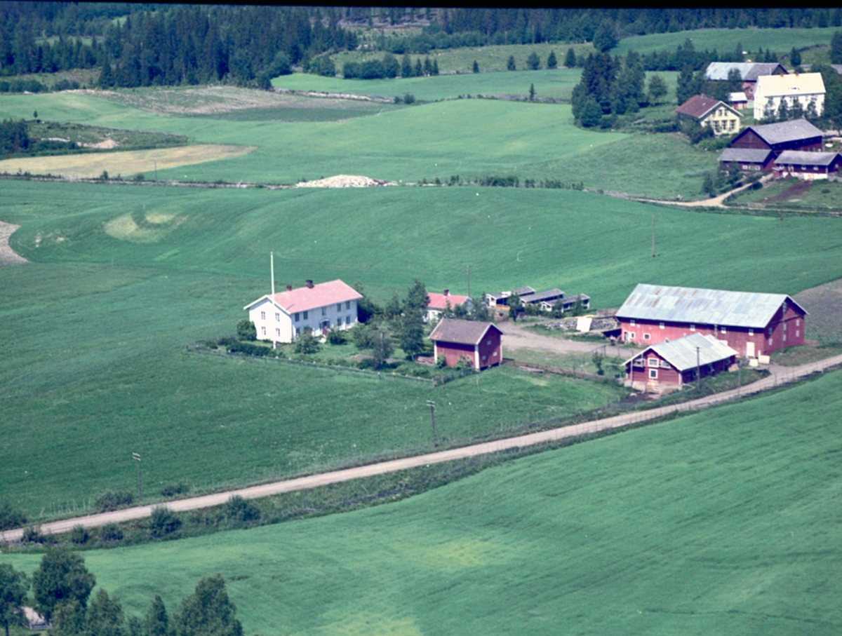 Widerøes Flyveselskap A/S, Hjelseng gård, Løten, flyfoto. Gnr. 6 bnr. 1