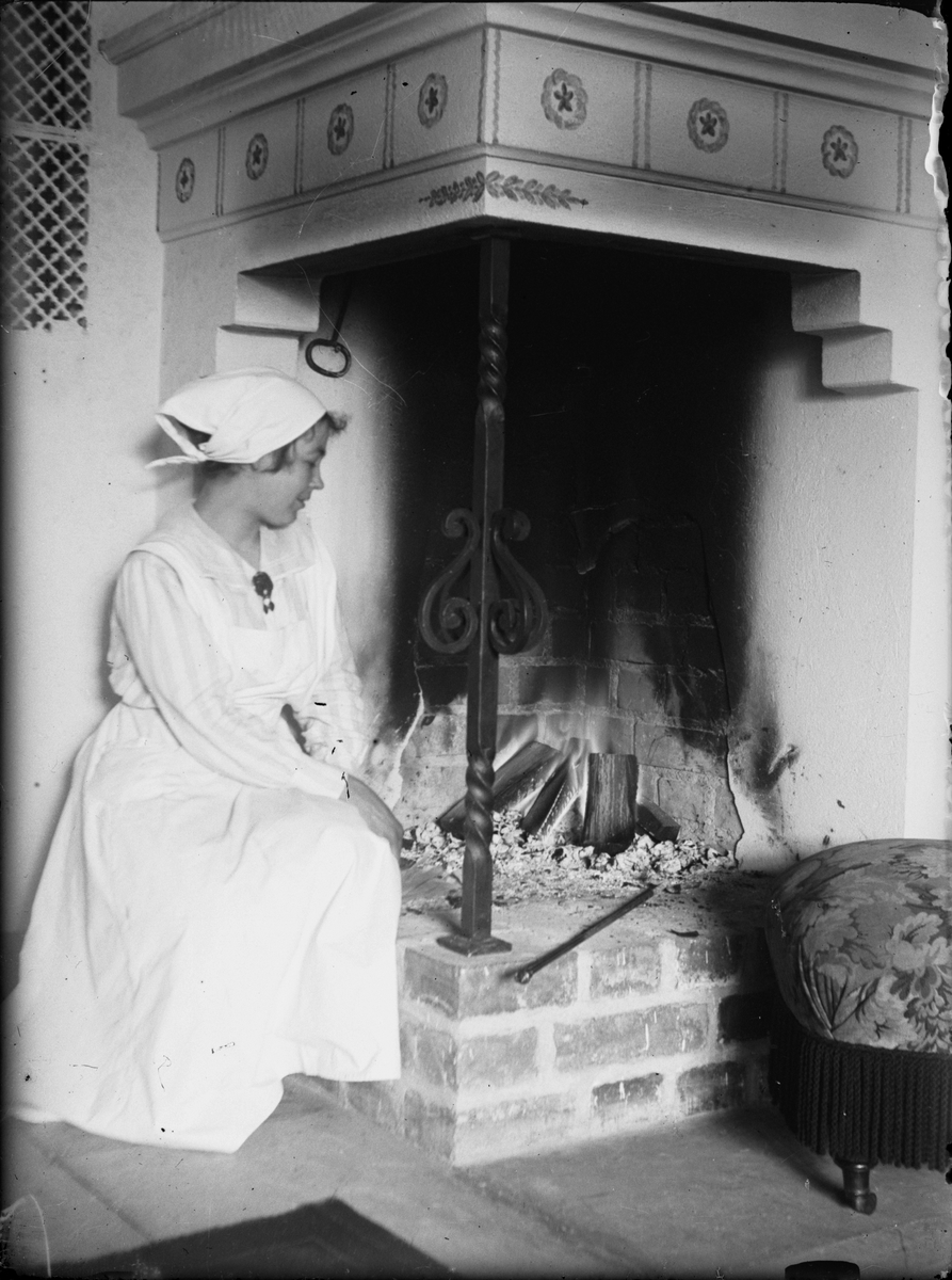 Skötsner-Edhlund, Woman Sitting at Fireplace, Östhammar, Uppland