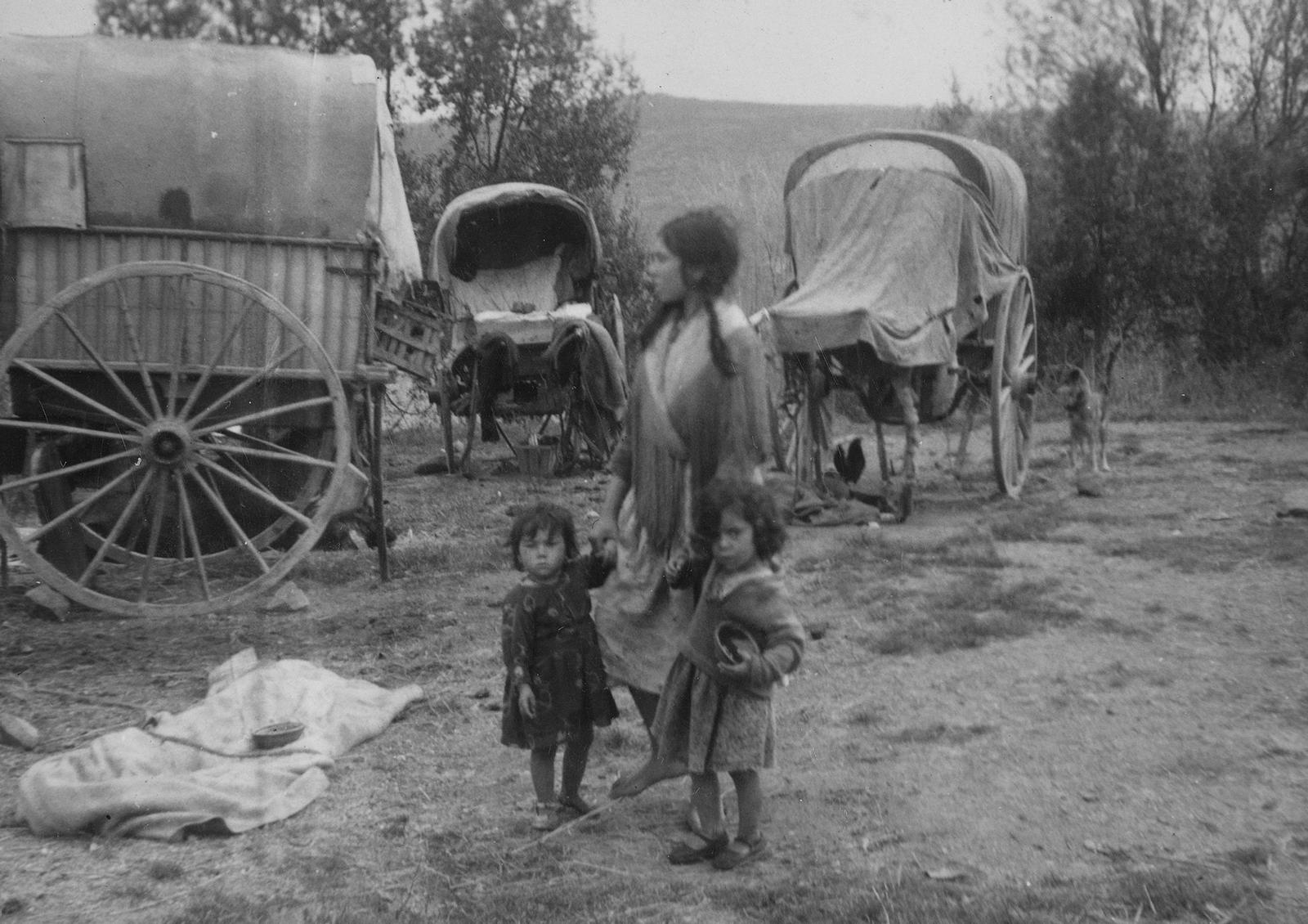 Desconegut, [Gypsy family]
