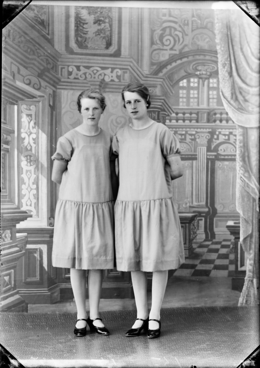 Skötsner-Edhlund, Two Women, Östhammar, Uppland