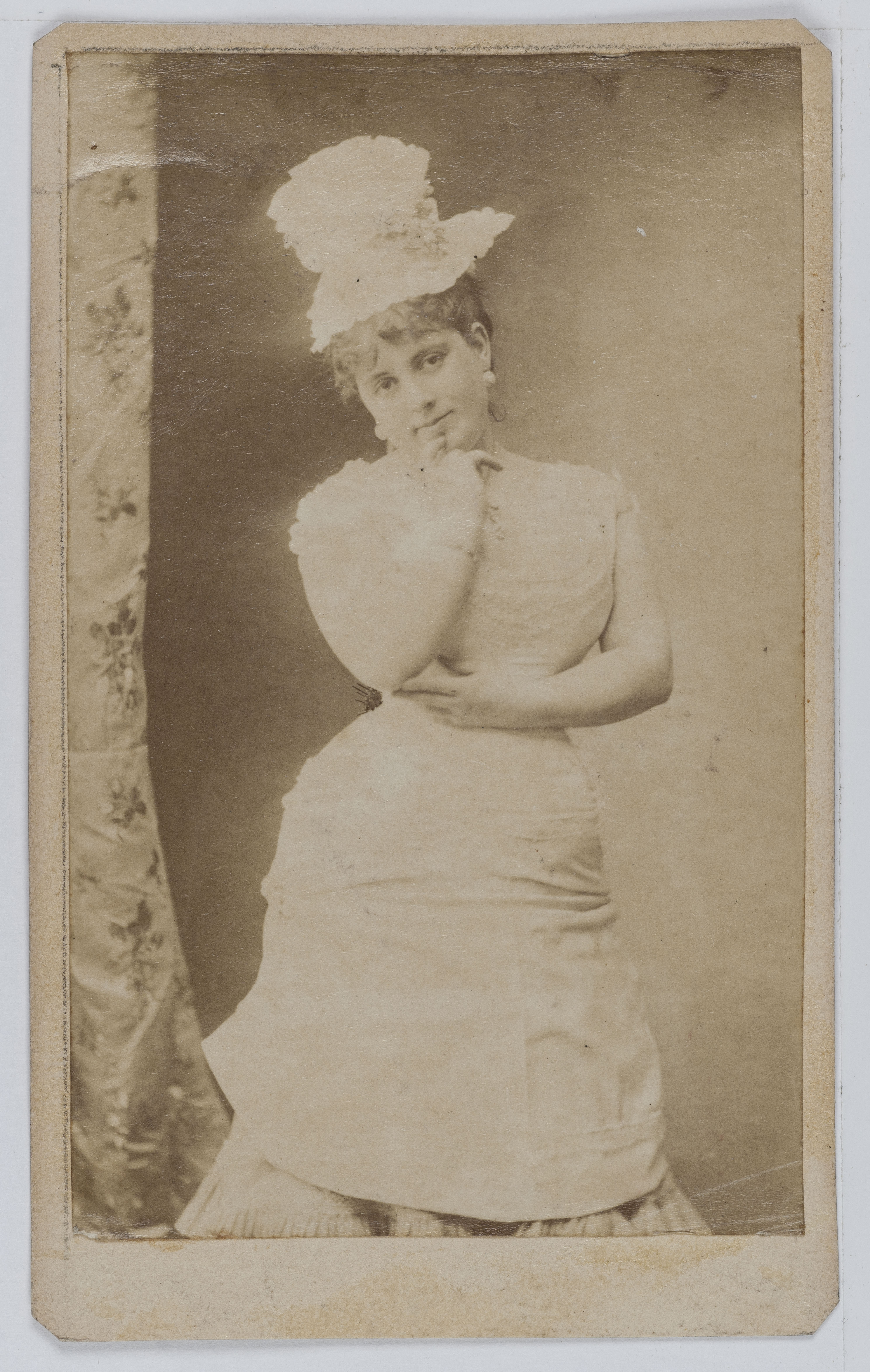 Anonyme, Portrait de Blanche Marie Eugénie Querette, actrice de théâtre entre 1868 et 1880.