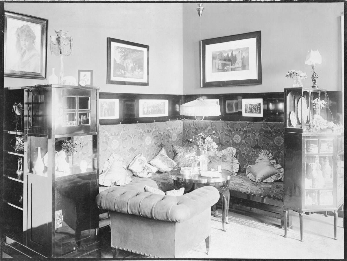 Anonym, Wohnung Gustav und Marie Turnovsky, um 1900: Wien IV., Wohllebengasse 19, 1. Stock/Argentinierstraße, Sitzecke im Herrenzimmer