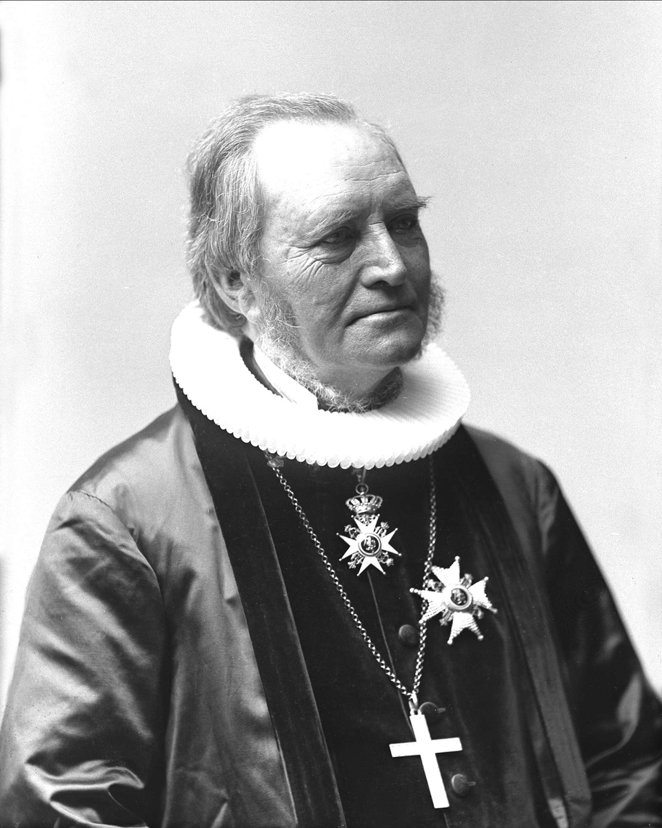 Gustav Borgen, Portrett, biskop Skaar, med kors og ordener.