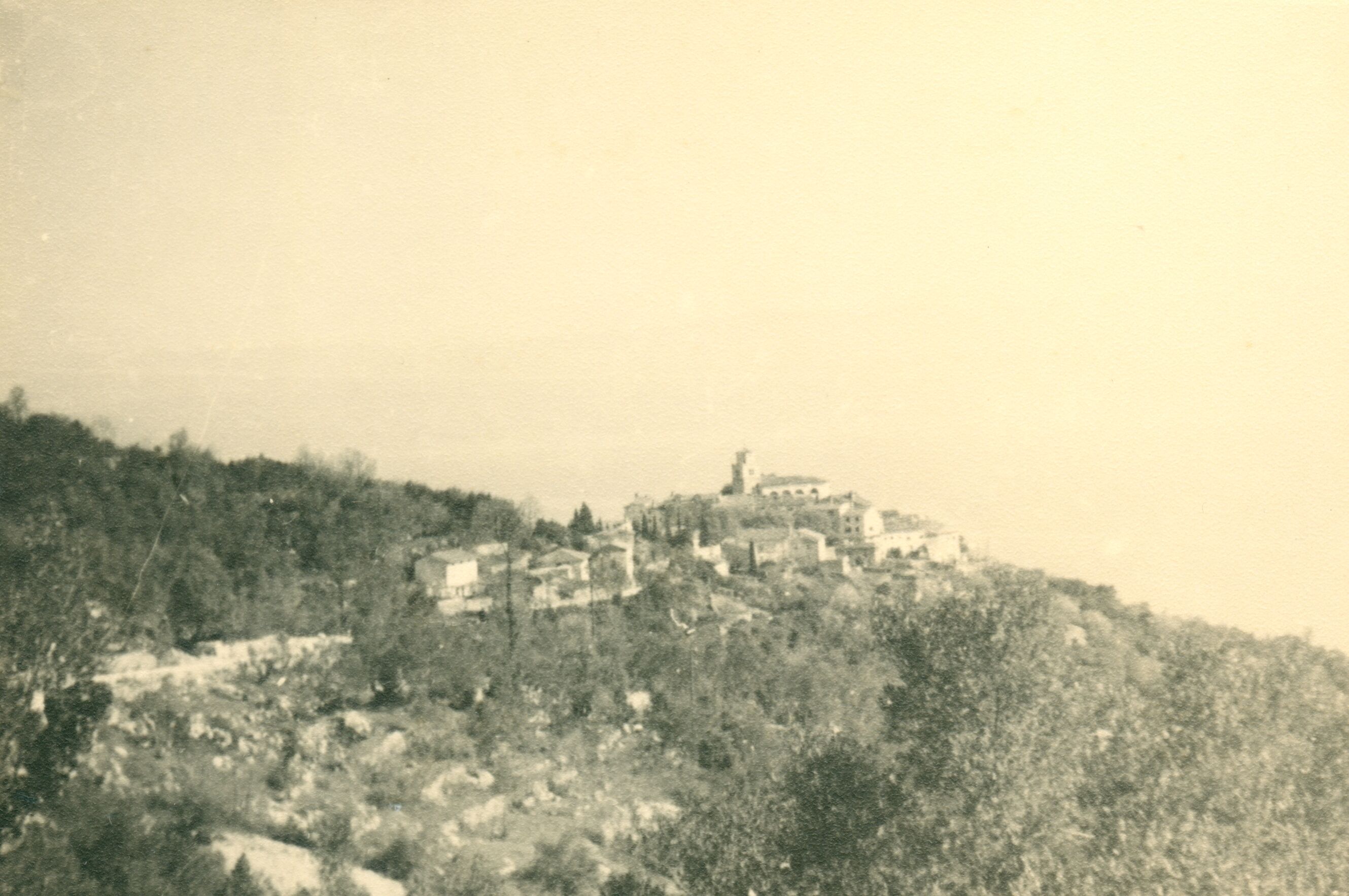 Branko Fučić, Mošćenice, panorama s juga; u pozadini Kvarner