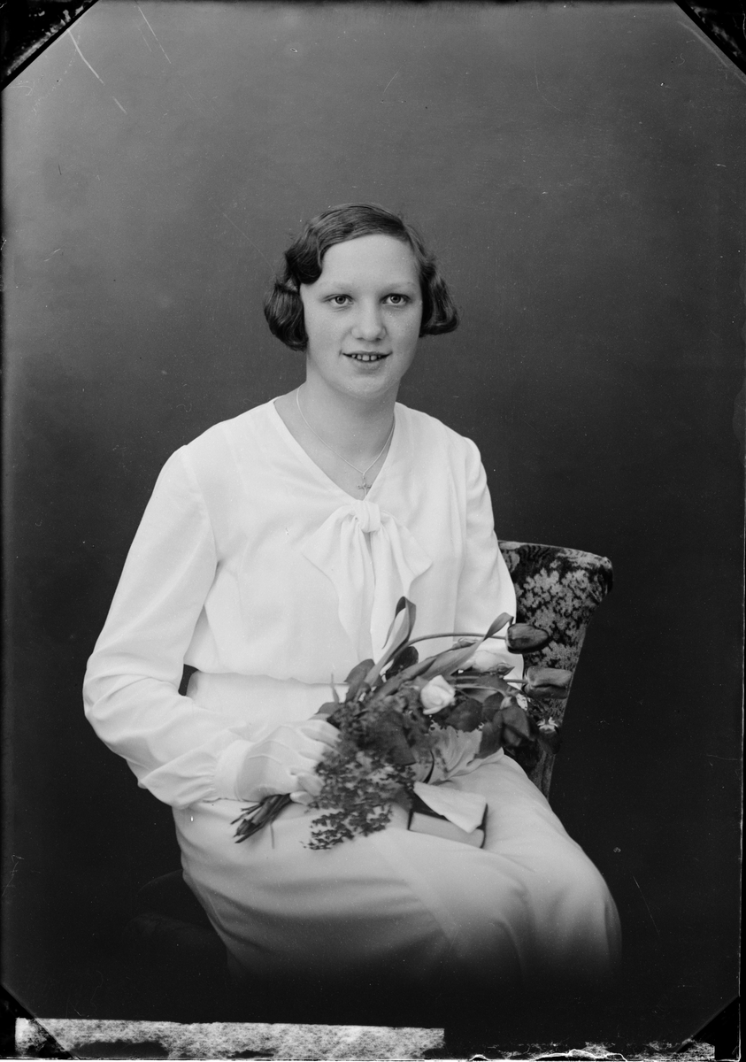 Skötsner-Edhlund, Ateljéporträtt - Rut Jansson från Forsmark, Uppland 1935