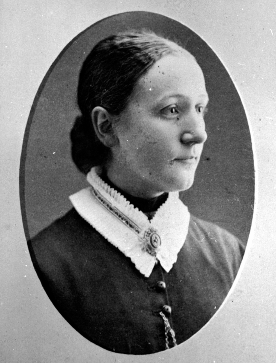 Anno Domkirkeodden, Portrett av Karoline Lundby , Buttekvern, Furnes. Født 19.5.1854 på Gålås store, Furnes.