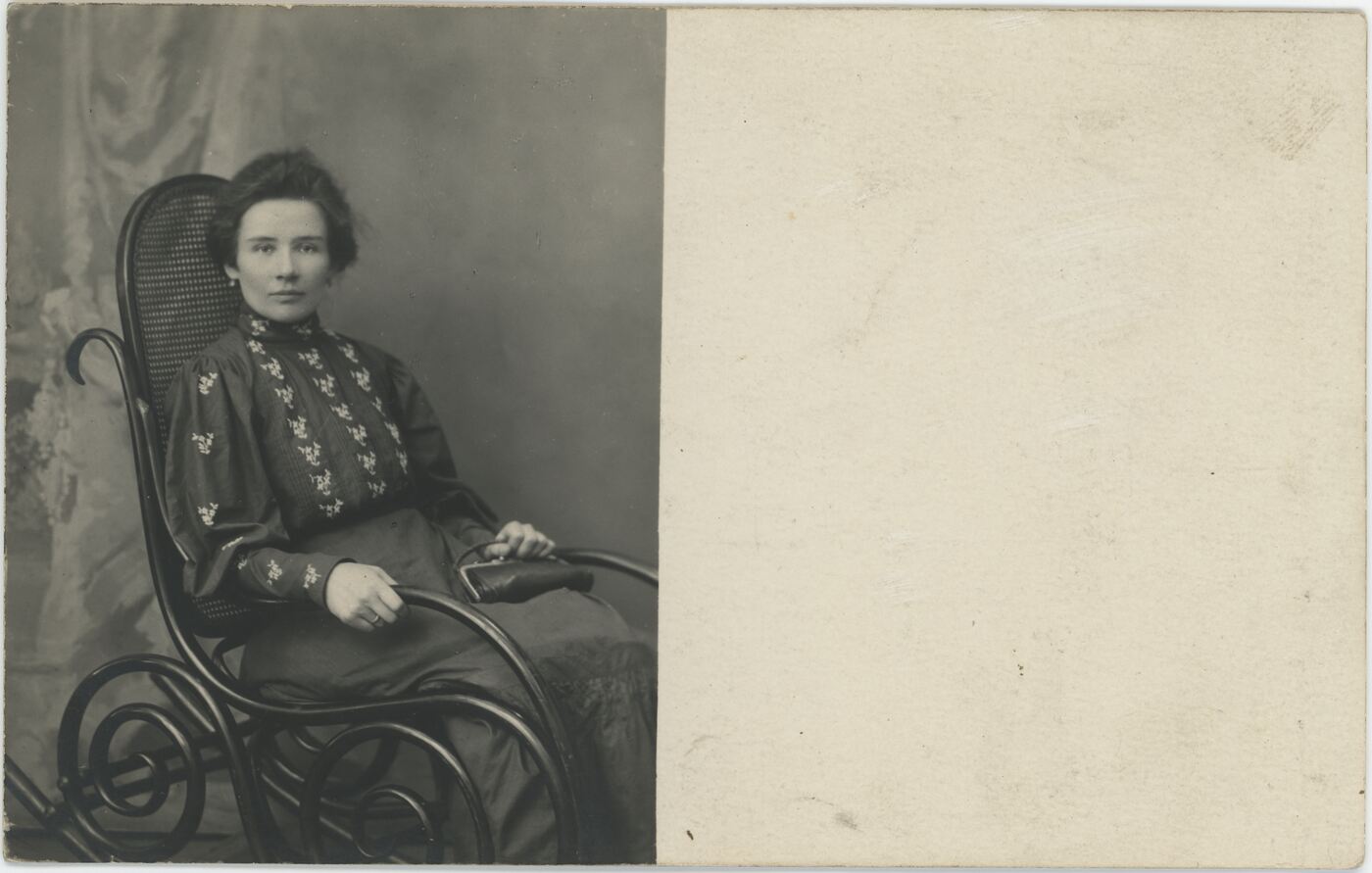 Nežinomas autorius, Moters fotografija