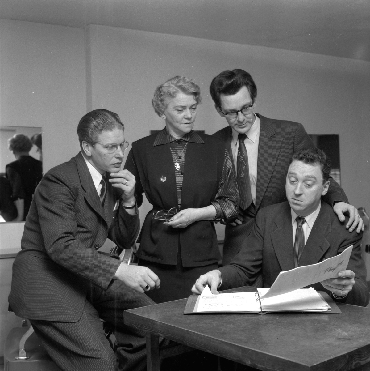 Örebro Kuriren, Frisörkonferens. 26 januari 1956.