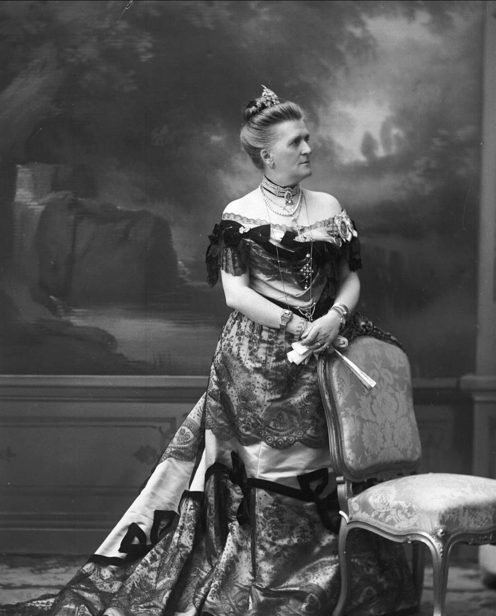 Gustav Borgen, Portrett, overhoffmesterinne Elise Løvenskiold, født Wedel Jarlsberg 16. februar 1844, død 15. januar 1923.