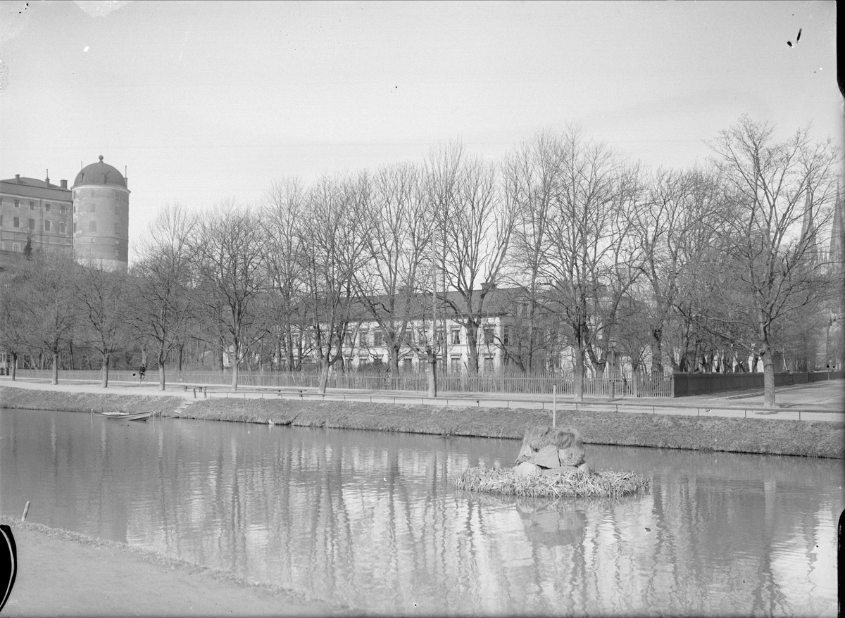 Alfred Dahlgren, The Svandam at Munkvand- TårdsS, Uppsala 1901 - 1902. In the background the settlement in the quarter The Bird Song