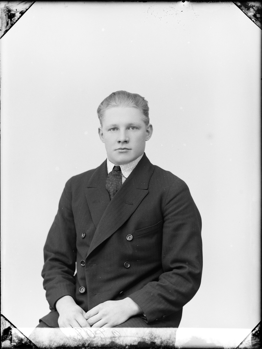 Skötsner-Edhlund, Ateljéporträtt - Karl Storm från Gimo, Uppland