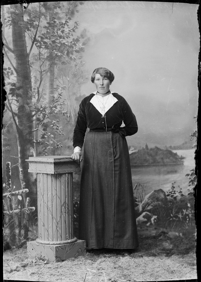 Skötsner-Edhlund, Gerda Eriksson of Rovsämra, Valö socken, Uppland 1918