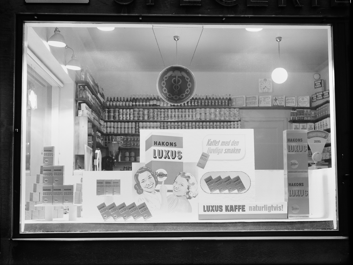 Paul Sandberg, Skytlfönster i Uppsala i april 1947, reklam för Luxus kaffe