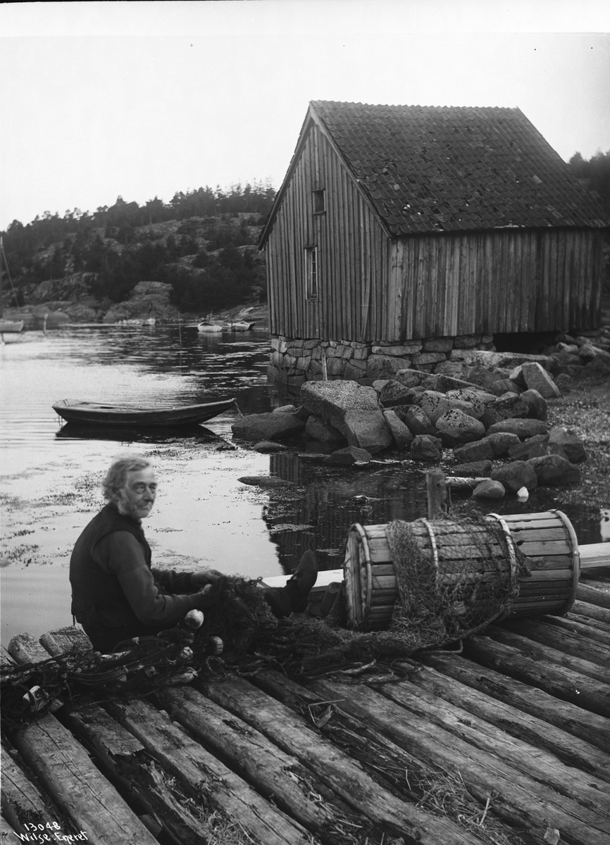 Anders Beer Wilse, Prot: Tjømø Fisker stellende med Garn 14/5