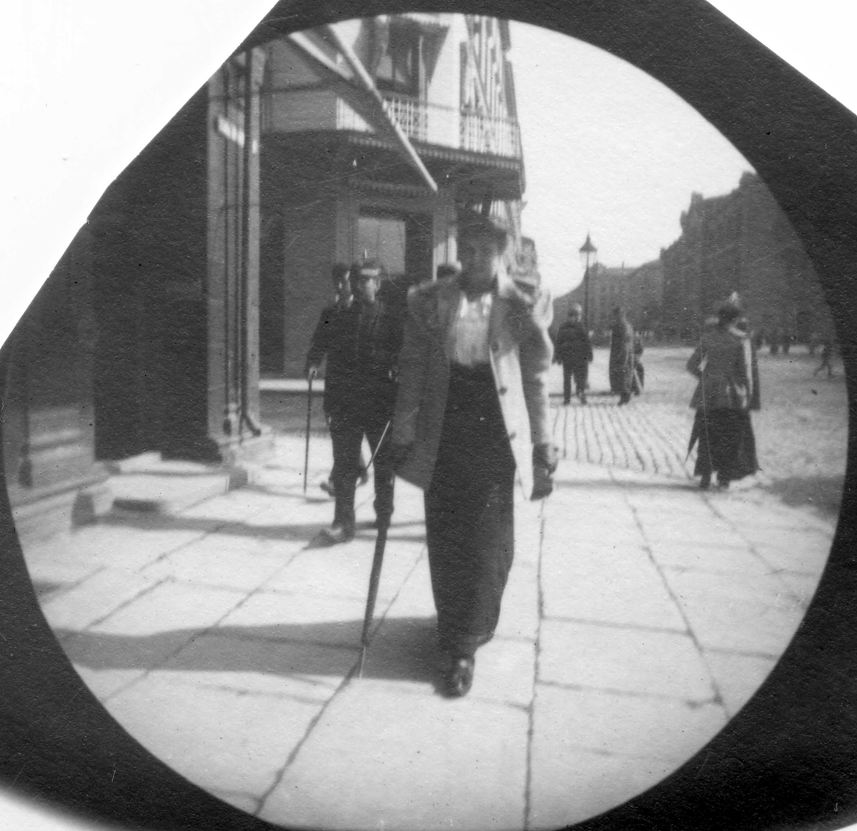 Fredrik Carl Mülertz Størmer, Mennesker i bygate, ant. Karl Johans gate, Oslo.