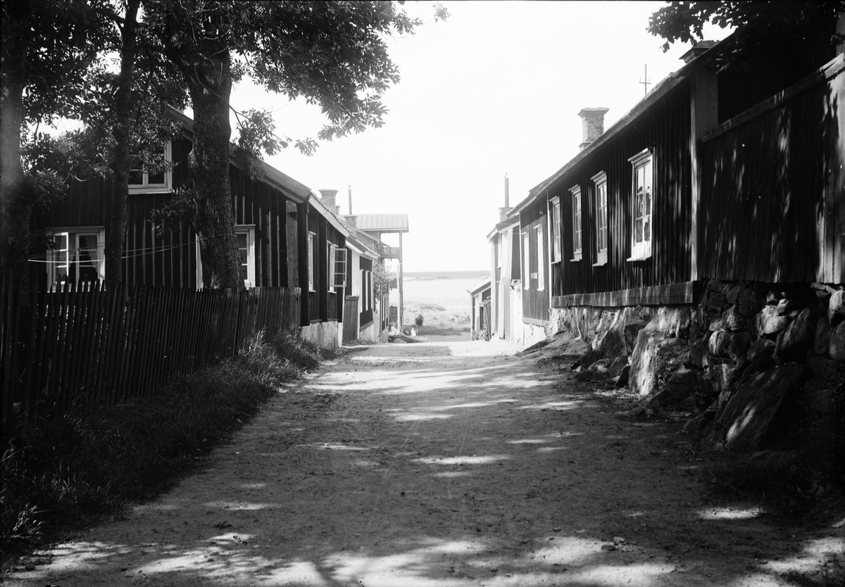Skötsner-Edhlund, Vintergatan som leder ner till Västerhamnen, Öregrund, Uppland
