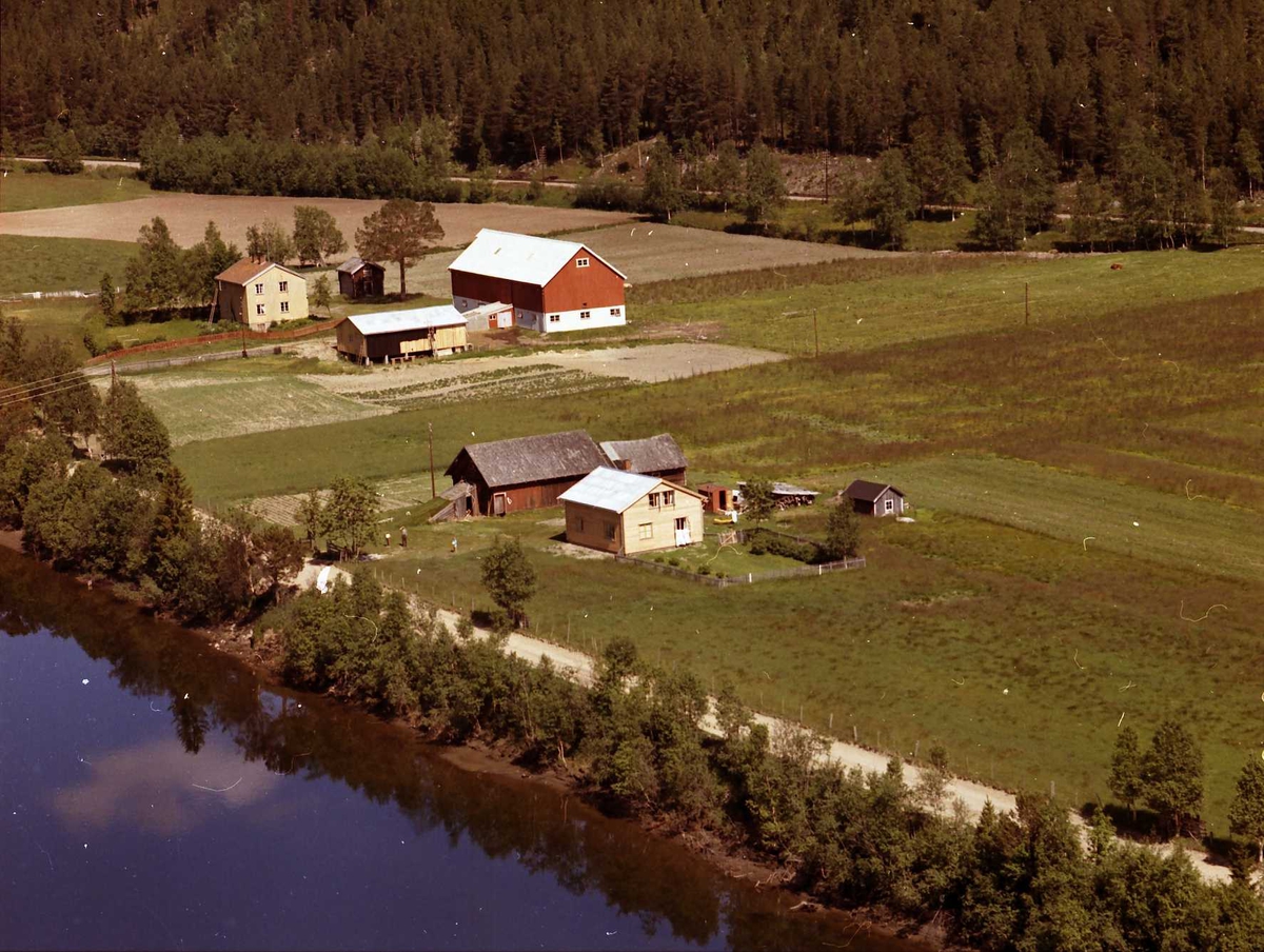 Widerøes Flyveselskap A/S, Gårdsbruk.