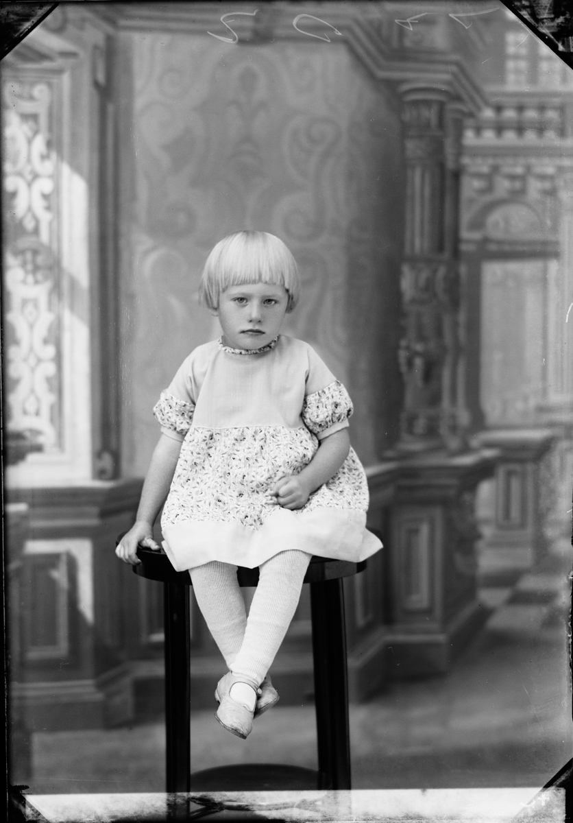 Skötsner-Edhlund, Ateljé Portrait - Elin Almlöv, Östhammar, Uppland
