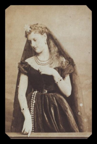 London Stereoscopic and Photographic Company, Guy Little Theatrical Photograph