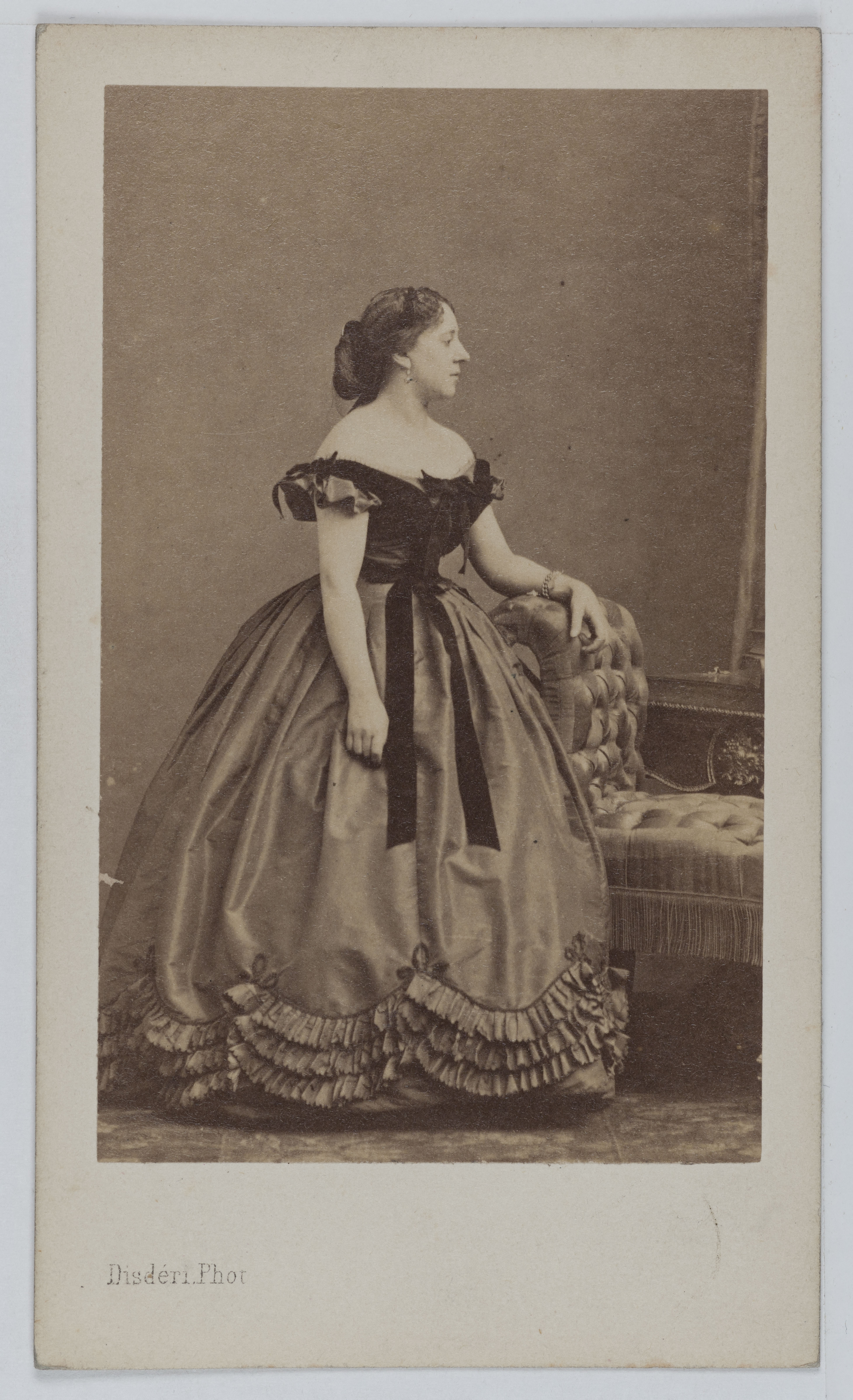André-Adolphe-Eugène Disdéri, Portrait de Rattier, actrice.