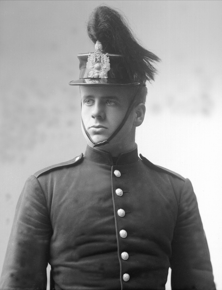 Gustav Borgen, Portrett, mann i kadettuniform.