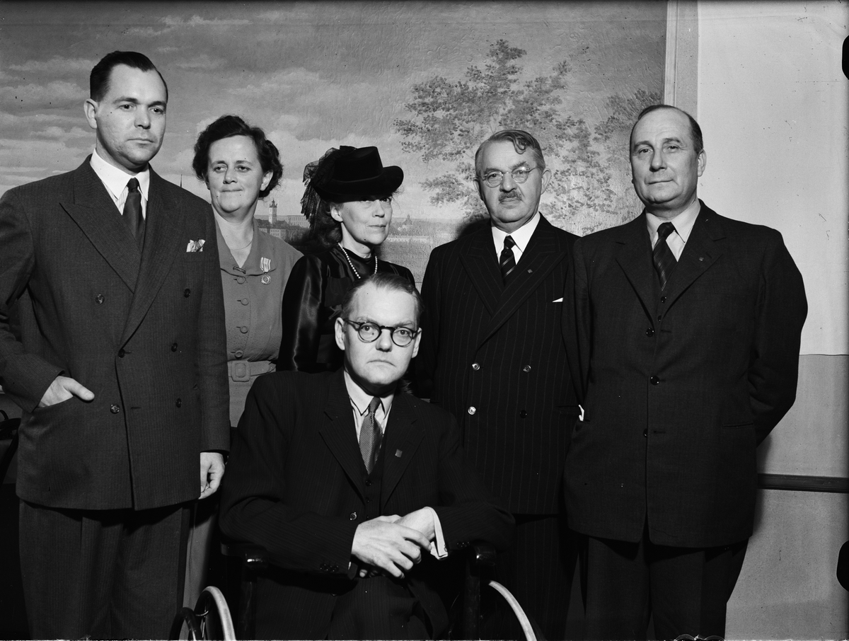Paul Sandberg, Kvinnor och män tillsammans med landshövding Hilding Kjellman, Uppsala september 1946