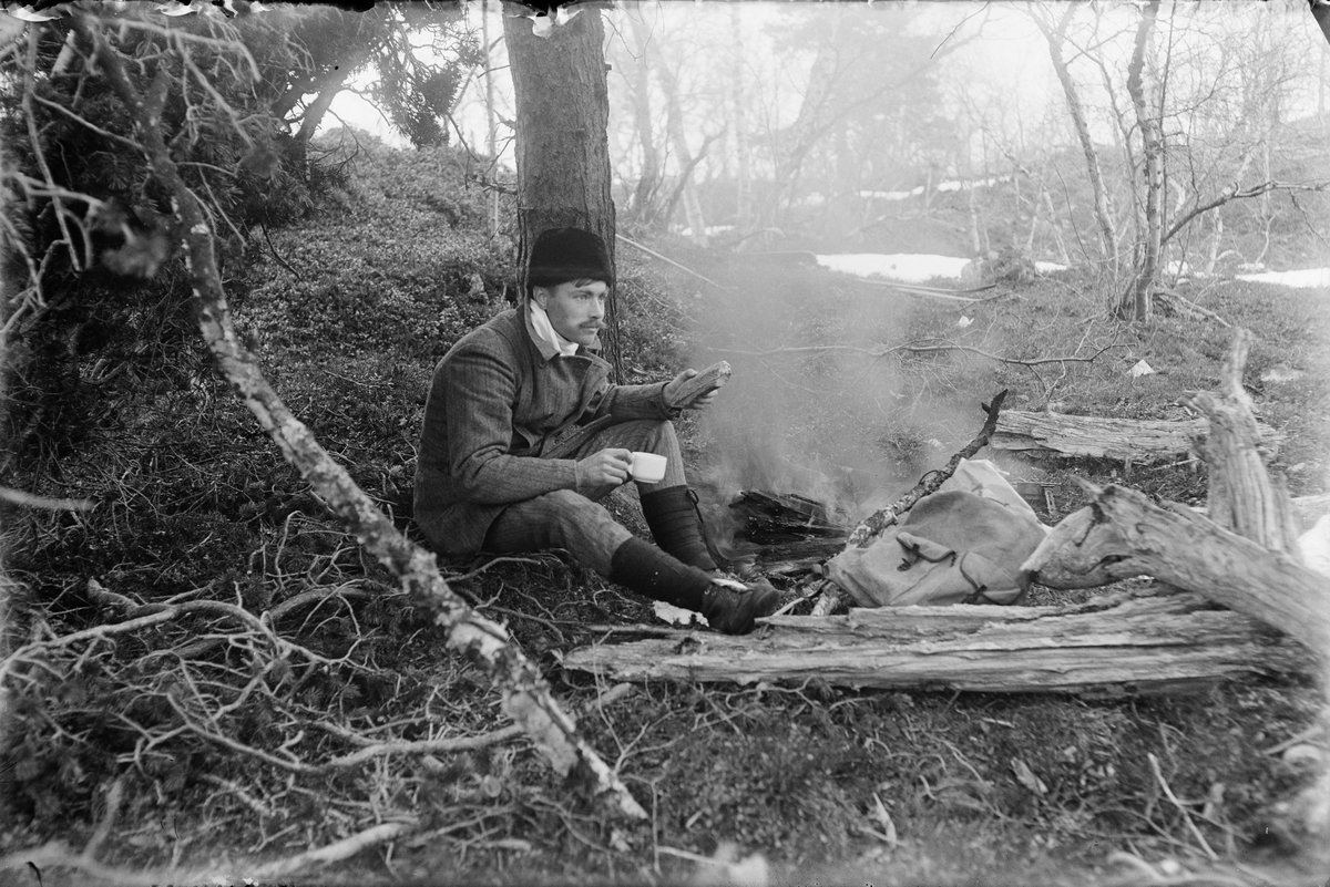 Josef Ärnström, Josef Ärnström har matrast i skogen, Kattuvuoma, Kiruna, Lappland
