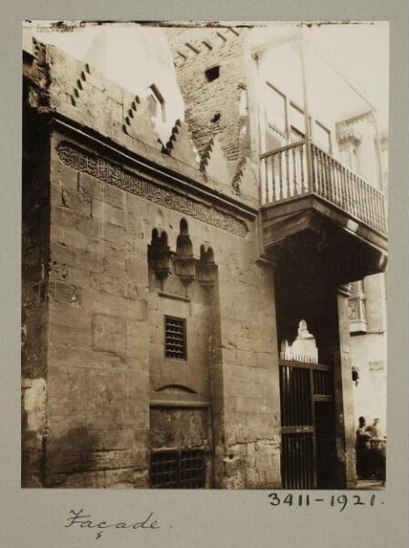 K.A.C. Creswell, Façade of the mausoleum of Safi al-Din Jawhar, Cairo