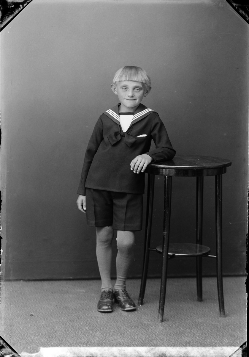 Skötsner-Edhlund, Ateljéporträtt - Teresia Anderssons pojke, Östhammar, Uppland