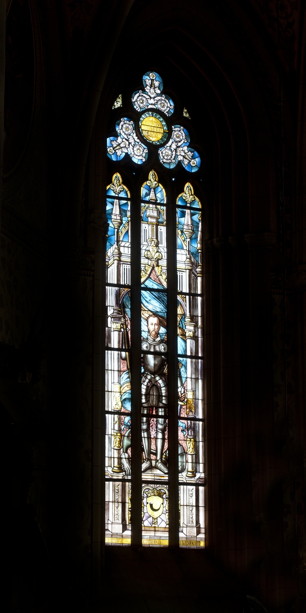 Olle Norling, Glasmålning i Hornska koret (travé 16, öster), Uppsala domkyrka, Uppsala 2013