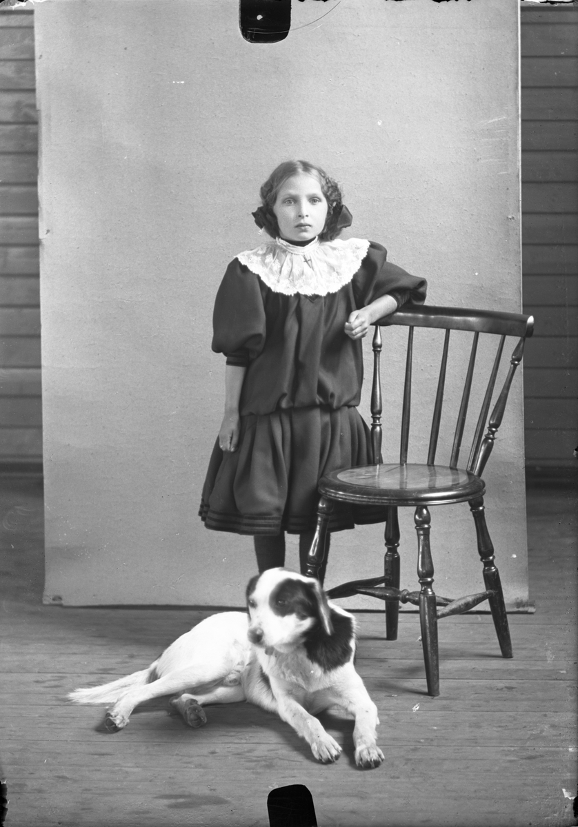 Oscar Holte, Portrett, person, klær,