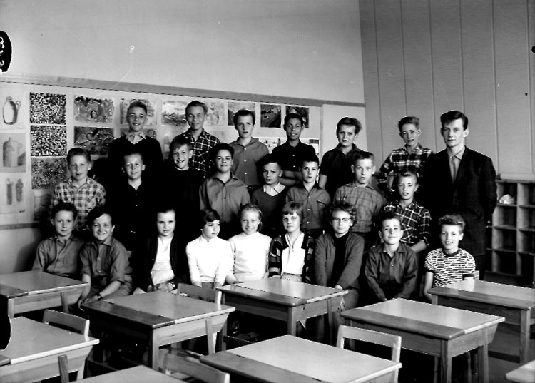 Sven Lindskog, Klassrumsinteriör, 23 skolbarn med lärare.
