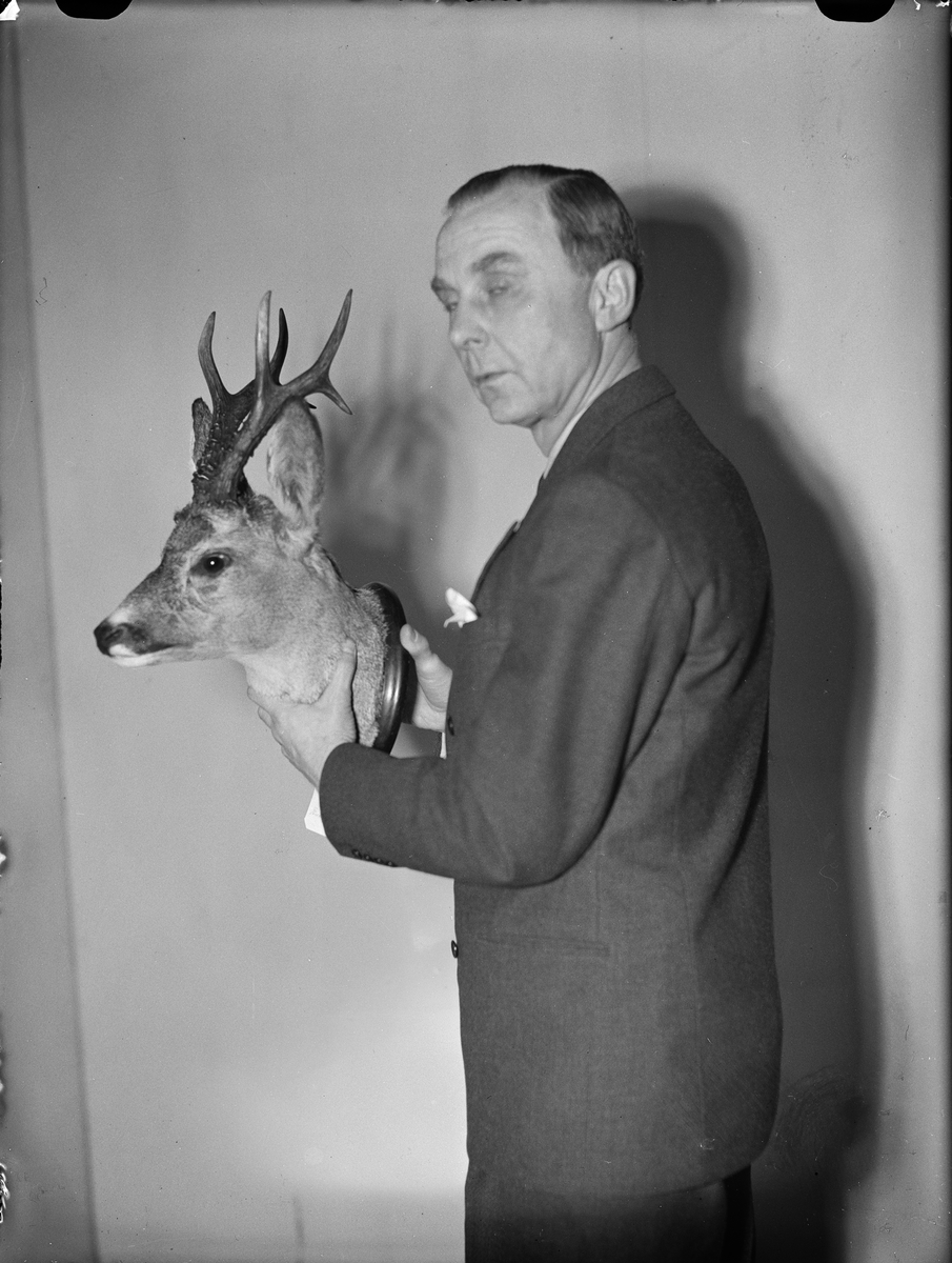Paul Sandberg, Count Carl Bernadotte in Uppsala Gres Jaktvårdsförendet’s Anniversary Exhibition at Östgöta Student Nation