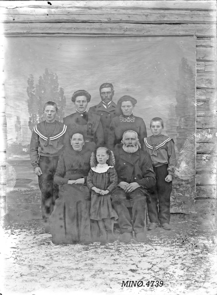 Peder J. Bredalslien, personer, klær, familie?
